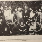 prva generacija maturanata sa direktorom Dobrasinovicem